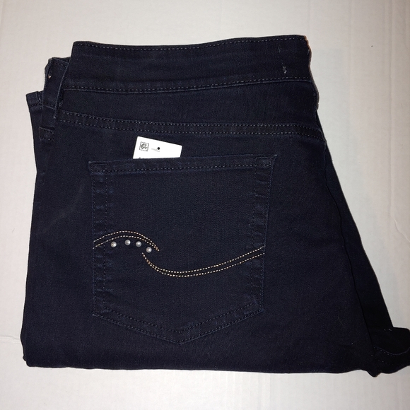 Signature by Levi Strauss Denim - Signature Levi Strauss THE SKINNY
SLIM THROUGH HIP